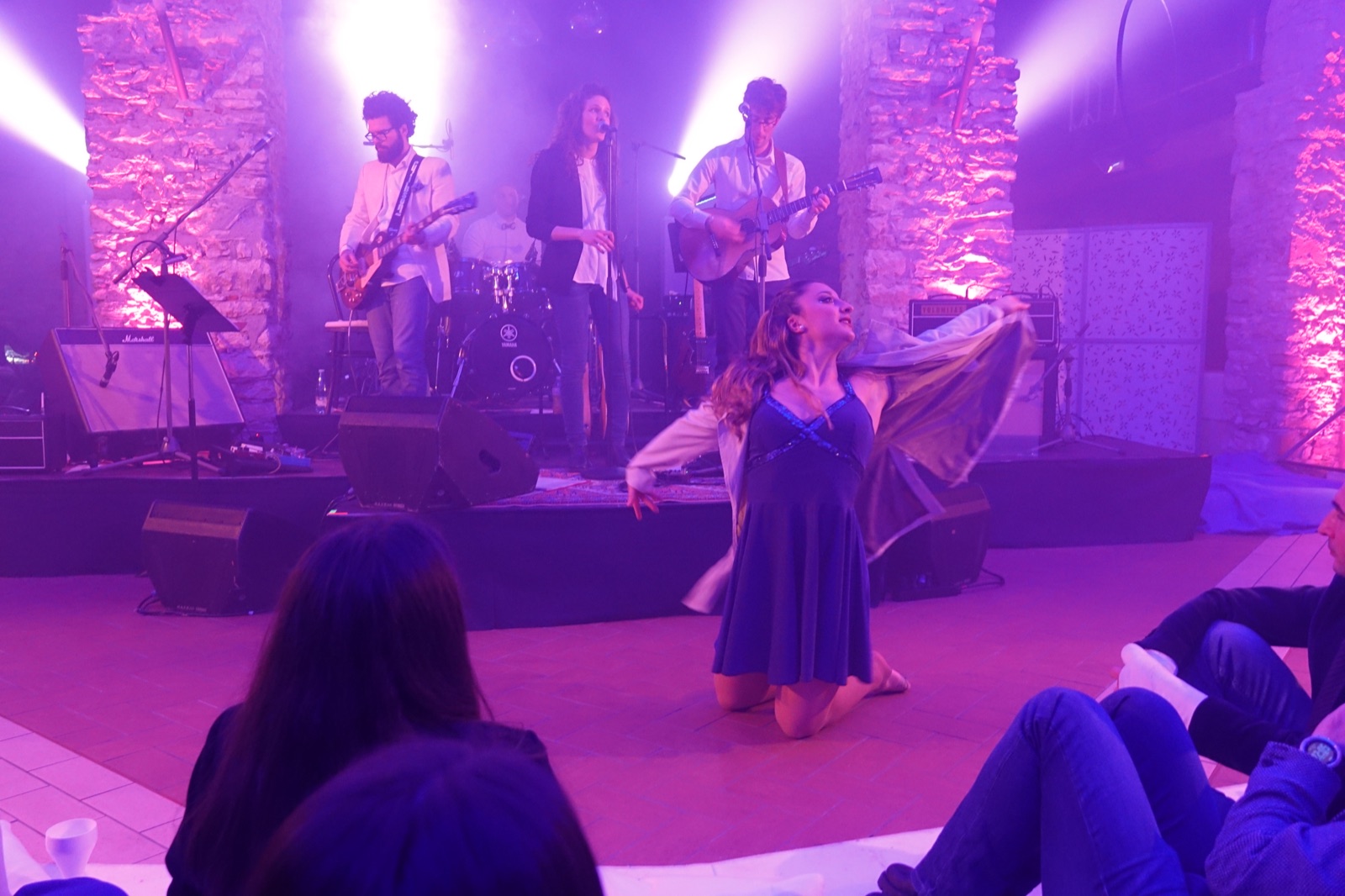 The Blue Night 2022: band e ballerina in scena